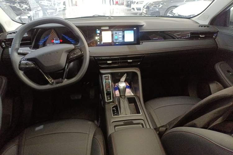 Used Roewe i5 2026 Model 1.5L CVT Luxury Version Center Console