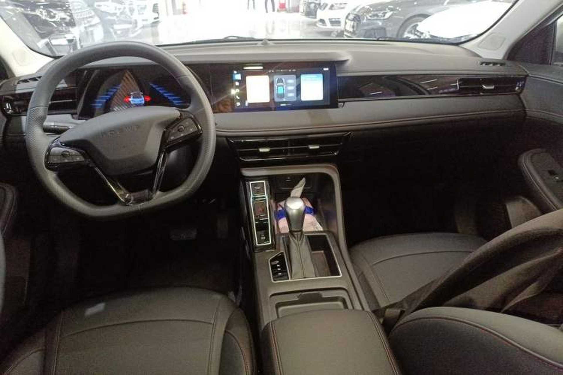 Used Roewe i5 2026 Model 1.5L CVT Luxury Version Center Console