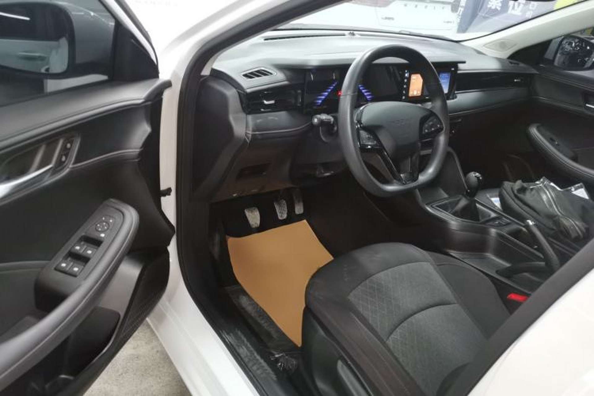 Used Roewe i5 2026 Model 1.5L Manual Comfort Version Driver Seat
