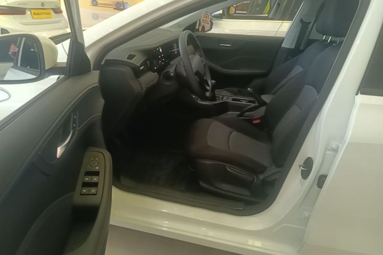 Used Roewe i5 2026 Model 1.5L Manual Comfort Version Driver Seat