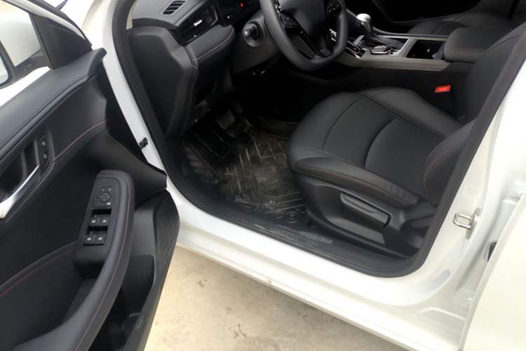 Used Roewe i5 2026 Model 1.5L CVT Luxury Version Driver Seat