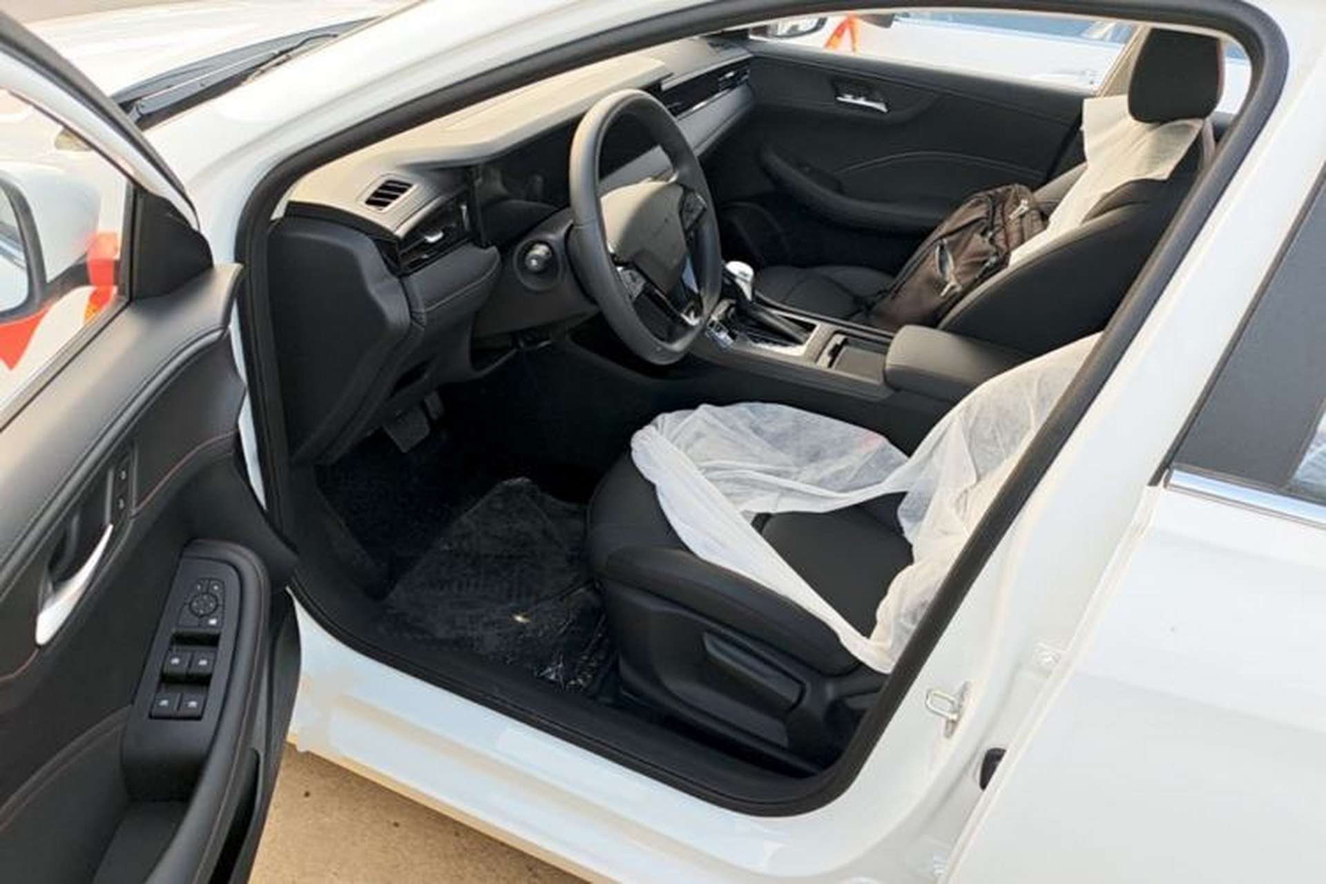 Used Roewe i5 2026 Model 1.5L CVT Luxury Version Driver Seat
