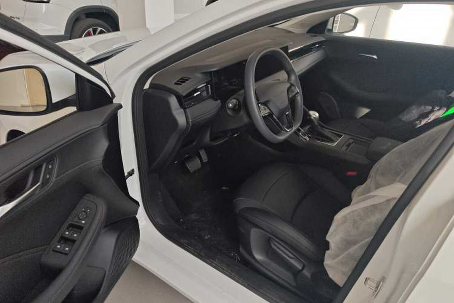 Used Roewe i5 2026 Model 1.5L CVT Luxury Version Driver Seat