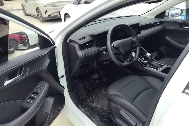 Used Roewe i5 2026 Model 1.5L CVT Luxury Version Driver Seat