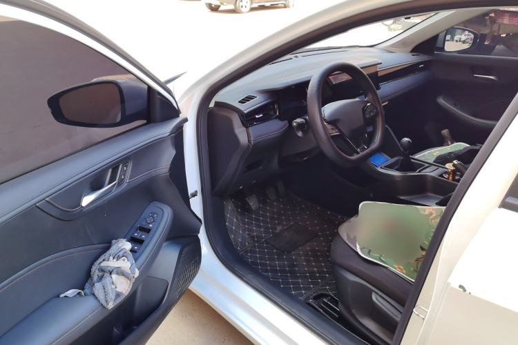 Used Roewe i5 2026 Model 1.5L Manual Comfort Version Driver Seat