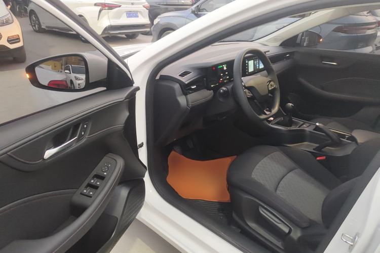 Used Roewe i5 2026 Model 1.5L Manual Comfort Version Driver Seat