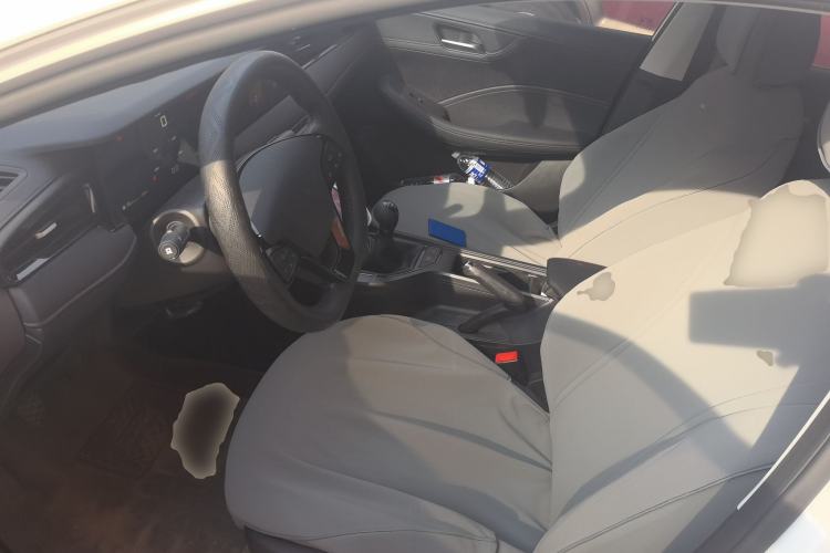 Used Roewe i5 2026 Model 1.5L Manual Comfort Version Driver Seat