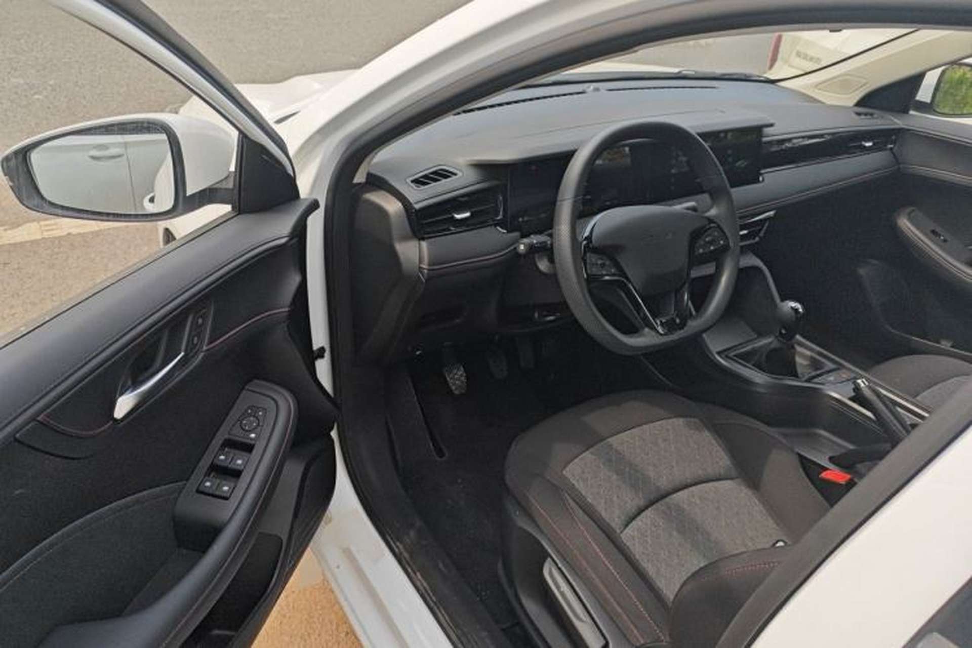 Used Roewe i5 2026 Model 1.5L Manual STD Driver Seat