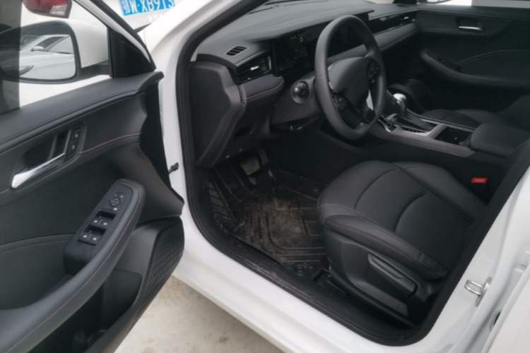 Used Roewe i5 2026 Model 1.5L CVT Luxury Version Driver Seat
