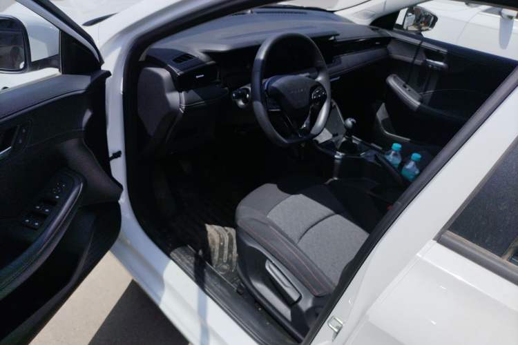 Used Roewe i5 2026 Model 1.5L Manual Comfort Version Driver Seat