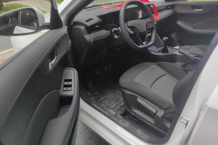 Used Roewe i5 2026 Model 1.5L Manual Comfort Version Driver Seat