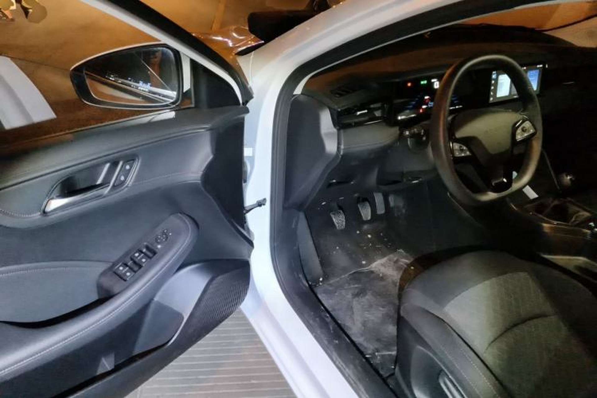 Used Roewe i5 2026 Model 1.5L Manual Comfort Version Driver Seat