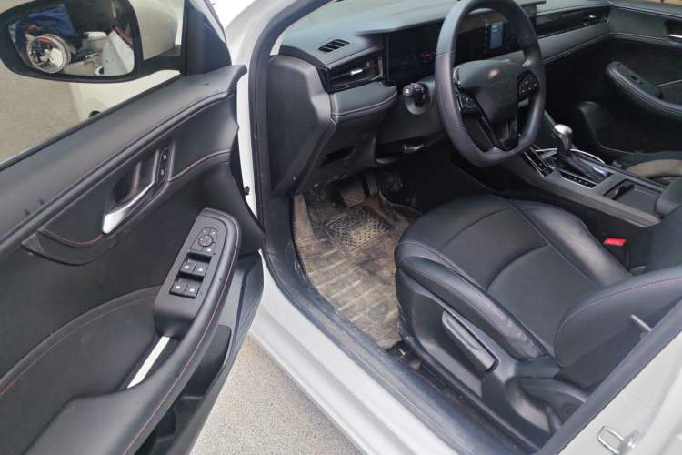 Used Roewe i5 2026 Model 1.5L CVT Luxury Version Driver Seat