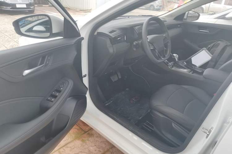 Used Roewe i5 2026 Model 1.5L CVT Luxury Version Driver Seat