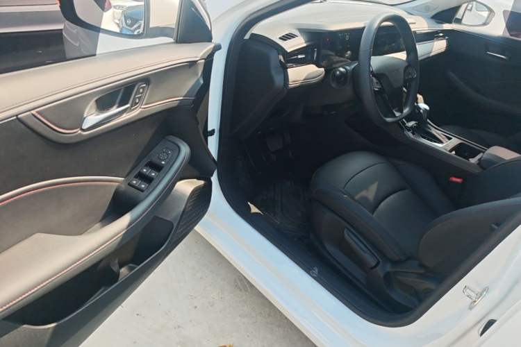 Used Roewe i5 2026 Model 1.5L CVT Luxury Version Driver Seat