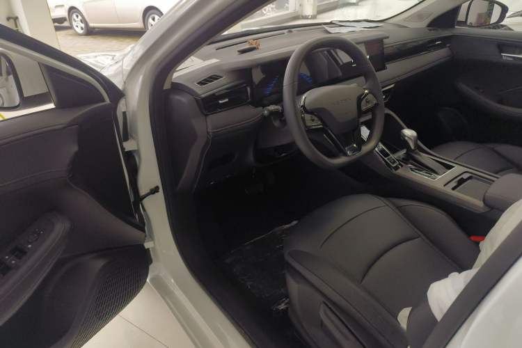 Used Roewe i5 2026 Model 1.5L CVT Luxury Version Driver Seat
