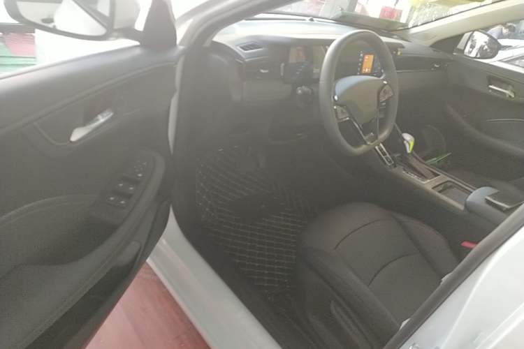 Used Roewe i5 2026 Model 1.5L CVT Luxury Version Driver Seat