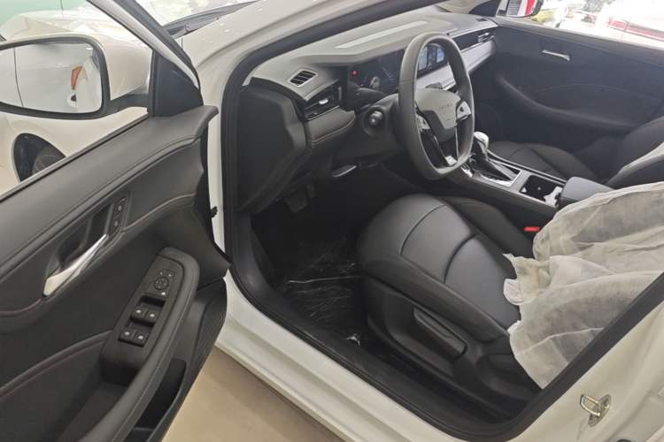 Used Roewe i5 2026 Model 1.5L CVT Luxury Version Driver Seat