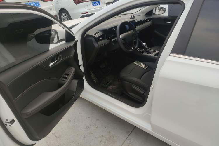 Used Roewe i5 2026 Model 1.5L CVT Luxury Version Driver Seat