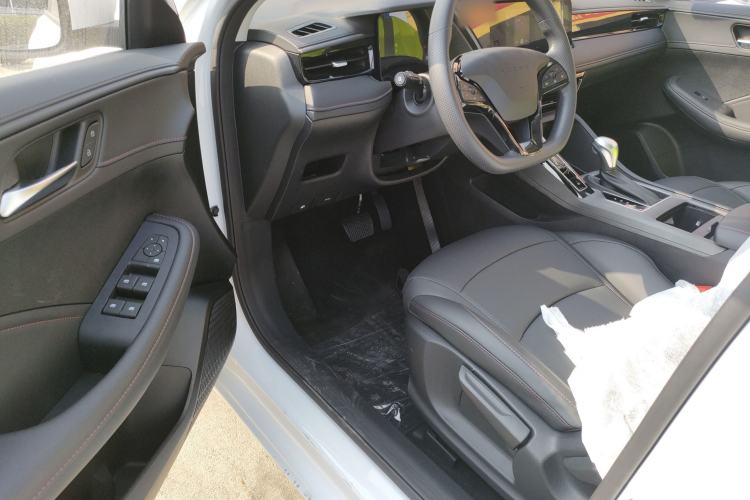 Used Roewe i5 2026 Model 1.5L CVT Luxury Version Driver Seat