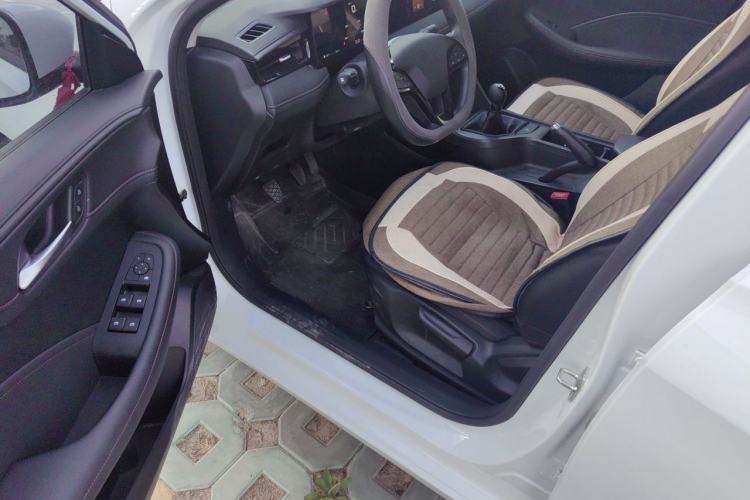 Used Roewe i5 2026 Model 1.5L Manual Comfort Version Driver Seat