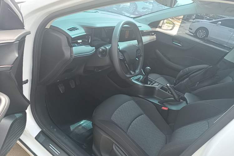 Used Roewe i5 2026 Model 1.5L Manual Comfort Version Driver Seat