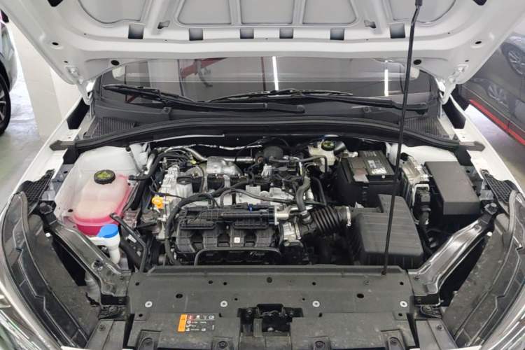 Used Roewe i5 2026 Model 1.5L CVT Luxury Version Engine Bay