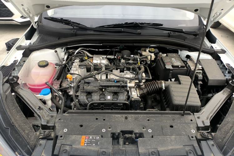 Used Roewe i5 2026 Model 1.5L CVT Luxury Version Engine Bay