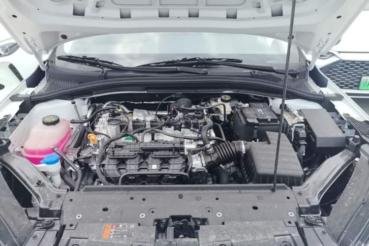 Used Roewe i5 2026 Model 1.5L CVT Luxury Version Engine Bay