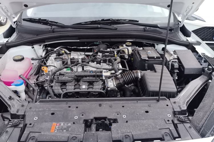 Used Roewe i5 2026 Model 1.5L CVT Luxury Version Engine Bay