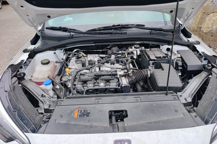 Used Roewe i5 2026 Model 1.5L CVT Luxury Version Engine Bay
