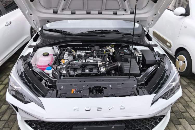 Used Roewe i5 2026 Model 1.5L Manual Comfort Version Engine Bay