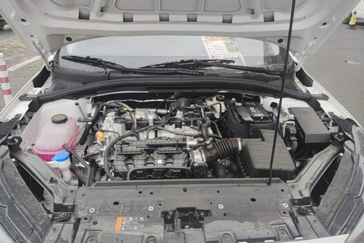 Used Roewe i5 2026 Model 1.5L CVT Luxury Version Engine Bay
