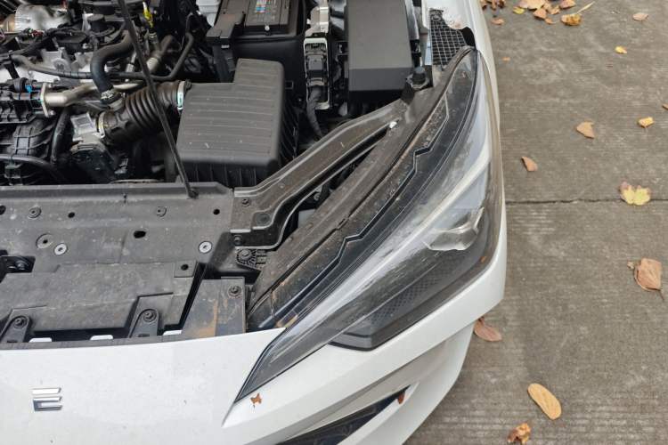 Used Roewe i5 2026 Model 1.5L Manual Comfort Version Engine Bay Left