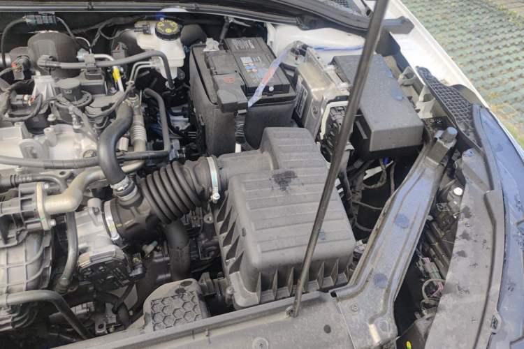 Used Roewe i5 2026 Model 1.5L Manual Comfort Version Engine Bay Left