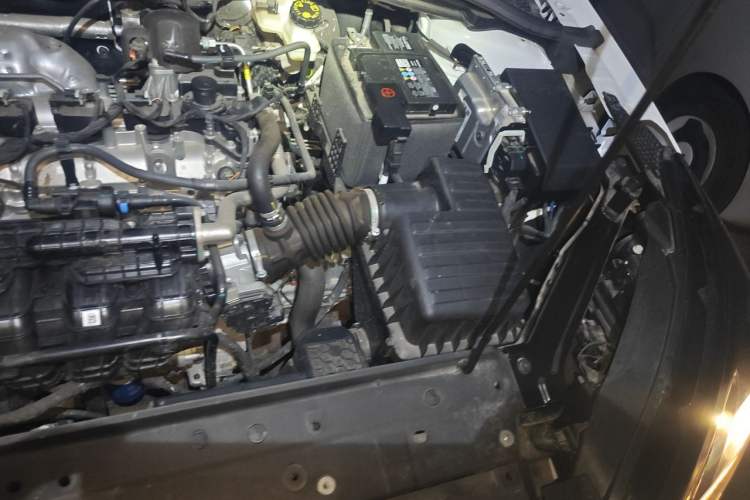 Used Roewe i5 2026 Model 1.5L Manual Comfort Version Engine Bay Left