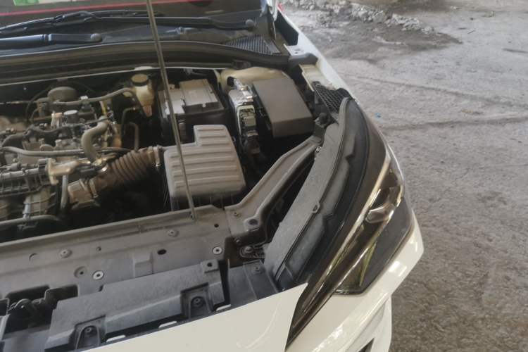 Used Roewe i5 2026 Model 1.5L Manual Comfort Version Engine Bay Left