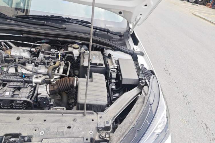 Used Roewe i5 2026 Model 1.5L CVT Luxury Version Engine Bay Left