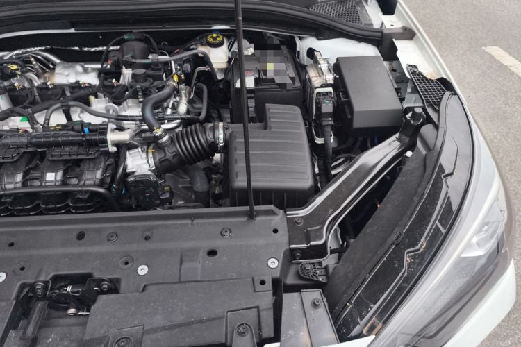 Used Roewe i5 2026 Model 1.5L CVT Luxury Version Engine Bay Left