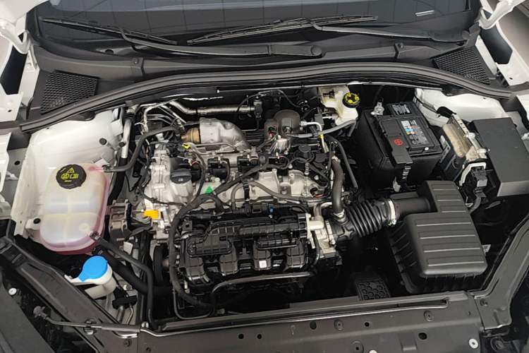Used Roewe i5 2026 Model 1.5L Manual Comfort Version Engine Bay