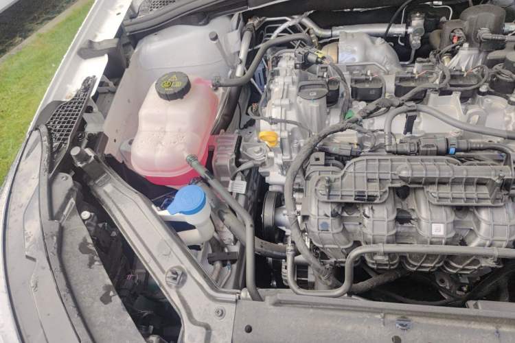 Used Roewe i5 2026 Model 1.5L Manual Comfort Version Engine Bay Right