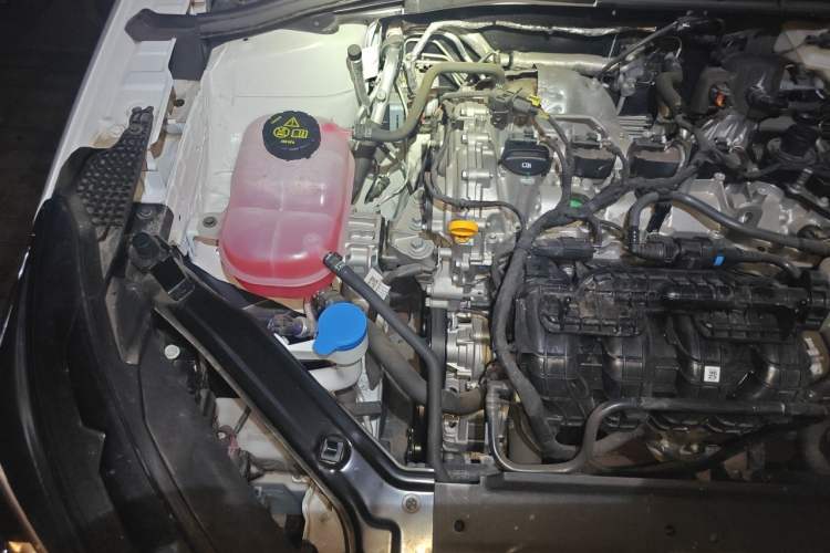 Used Roewe i5 2026 Model 1.5L Manual Comfort Version Engine Bay Right