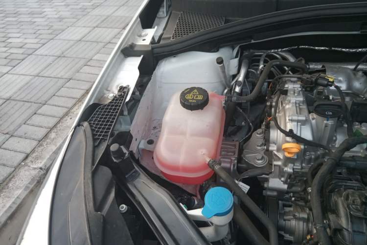 Used Roewe i5 2026 Model 1.5L Manual Comfort Version Engine Bay Right