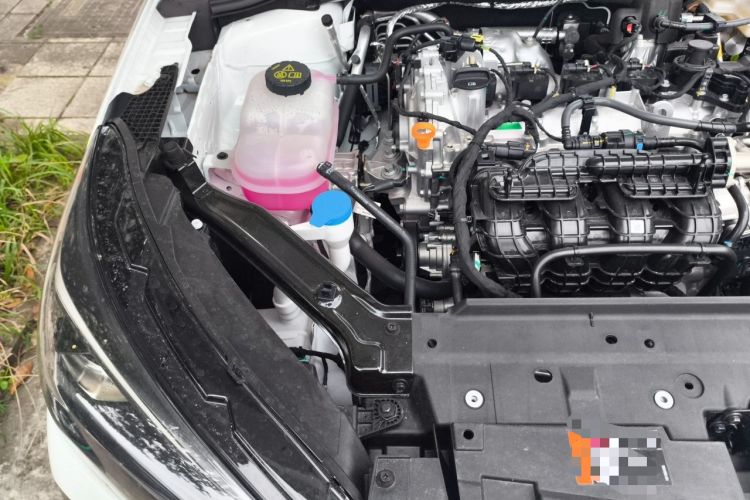 Used Roewe i5 2026 Model 1.5L CVT Luxury Version Engine Bay Right