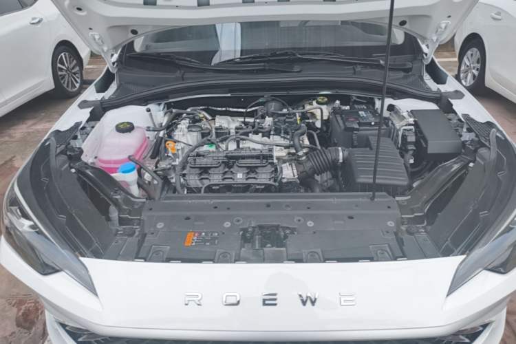 Used Roewe i5 2026 Model 1.5L CVT Luxury Version Engine Bay