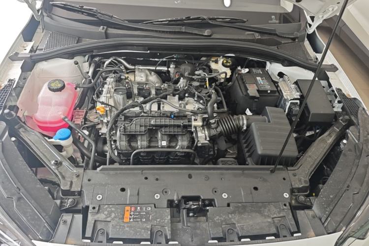 Used Roewe i5 2026 Model 1.5L CVT Luxury Version Engine Bay