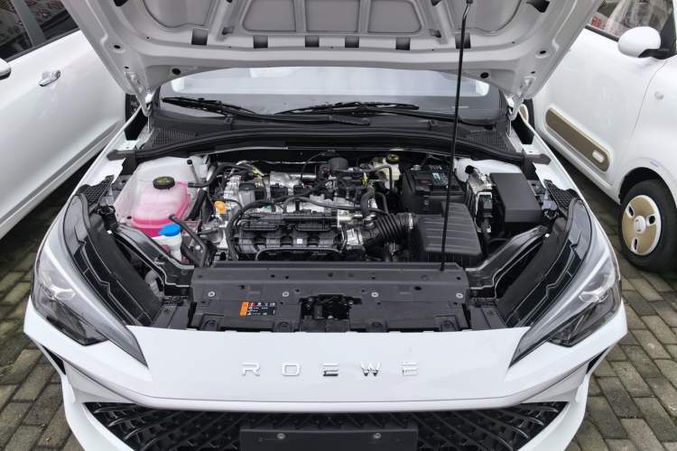 Used Roewe i5 2026 Model 1.5L Manual Comfort Version Engine Bay