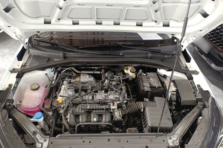 Used Roewe i5 2026 Model 1.5L CVT Luxury Version Engine Bay