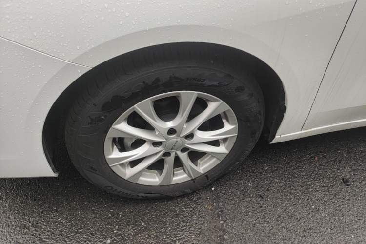 Used Roewe i5 2026 Model 1.5L CVT Luxury Version Exterior 1