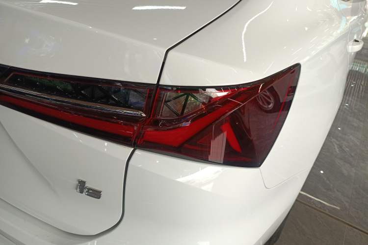 Used Roewe i5 2026 Model 1.5L CVT Luxury Version Exterior 3